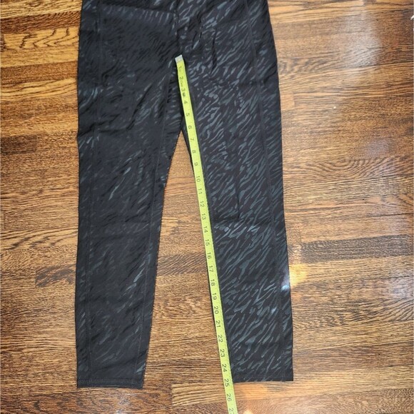 NWOT Zuda Foil Printed Athletic Leggings Zebra Stripe - Picture 10 of 10
